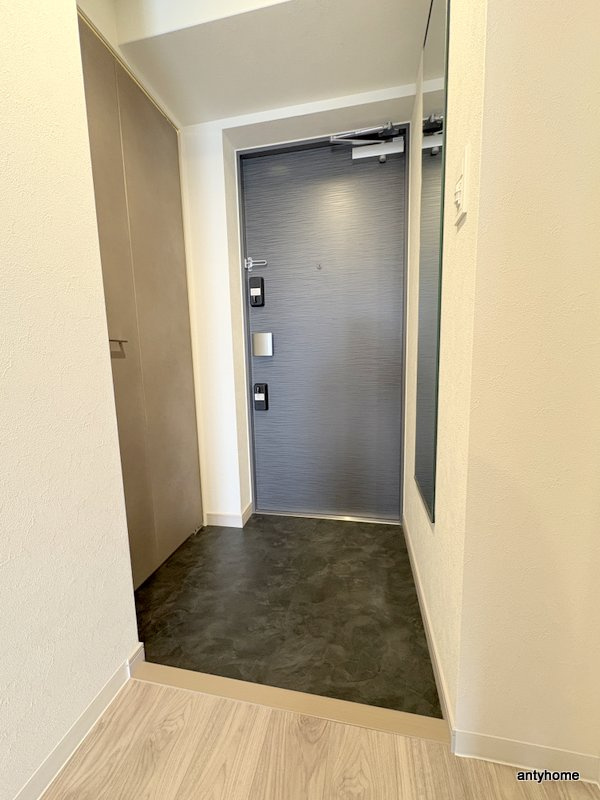 プレサンス長田レジェール　仲介手数料無料の玄関