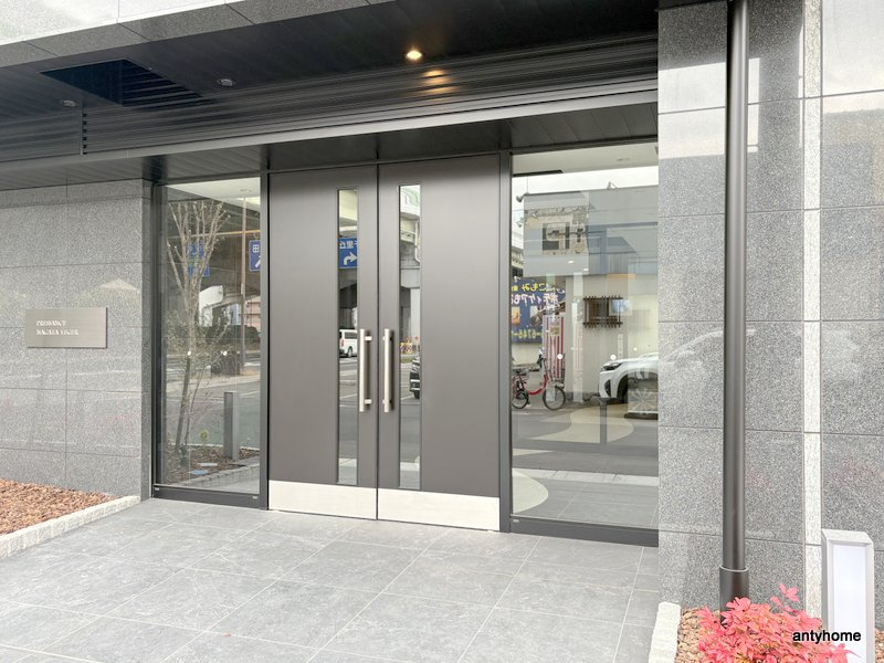 プレサンス長田レジェール　仲介手数料無料のエントランス