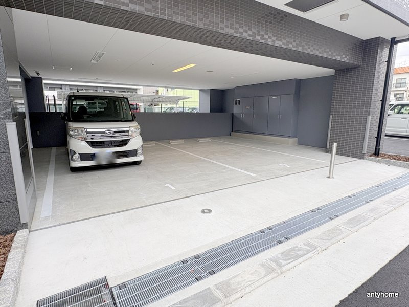プレサンス長田レジェール　仲介手数料無料の駐車場