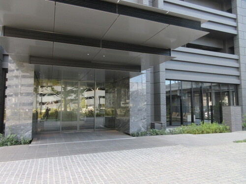 熊本市西区春日３丁目の賃貸マンションのエントランス