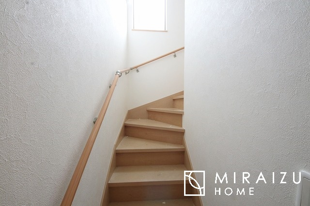 【内装】 | プライベートの空間もみんなで過ごす空間も両社兼ね備えたつくりです。