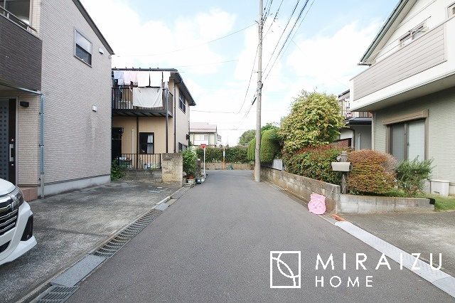 【前面道路含む現地写真】 | 前面道路☆運転が不安な方も安心な前面道路、きちんと幅員のある道路は女性にも安心です。整備されている道路は気持ちも良いですね♪
