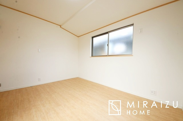 【洋室】 | 平日・休日問わず、いつでもご見学が出来ます♪☆実際に見て、触れて感じる安心のお住まい探しを体験して下さい♪☆物件情報だけでなく、地域の特色などなどエリア情報もお伝え出来たら嬉しいです♪
