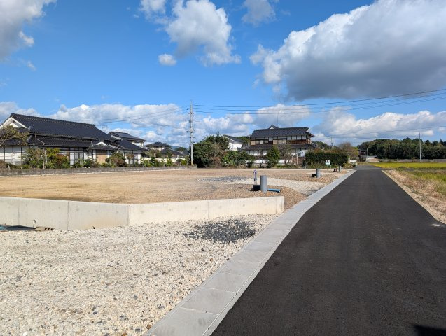 鏡野町寺元　売土地93坪の前面道路含む現地写真