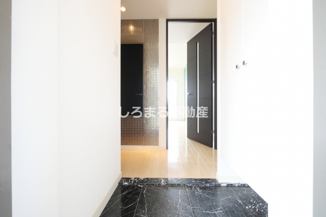 セイワパレス新梅田の玄関