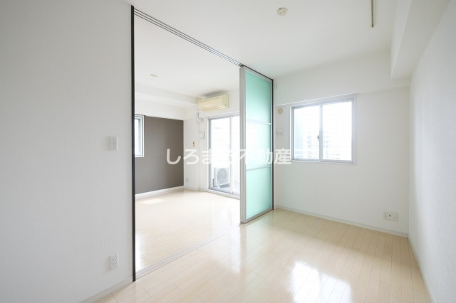 セイワパレス新梅田の洋室