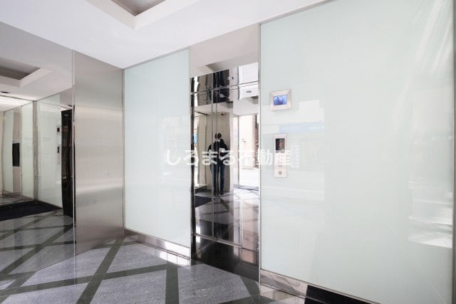 セイワパレス新梅田のエントランス