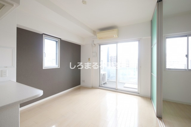 セイワパレス新梅田の居間・リビング