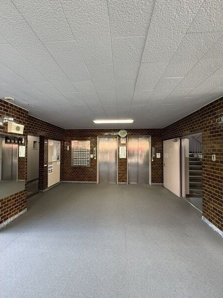 住之江コーポ1号館のロビー