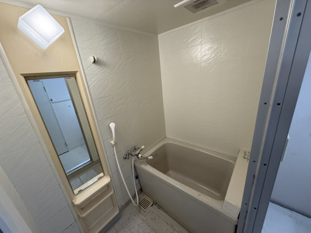 千里泉ヶ丘スカイハイツの浴室