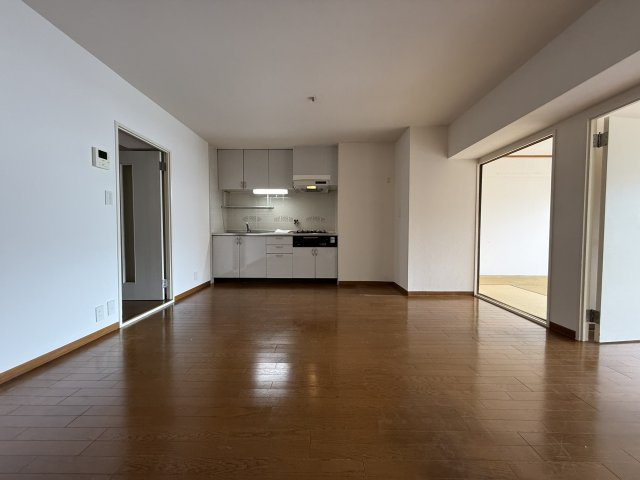 千里泉ヶ丘スカイハイツの居間・リビング