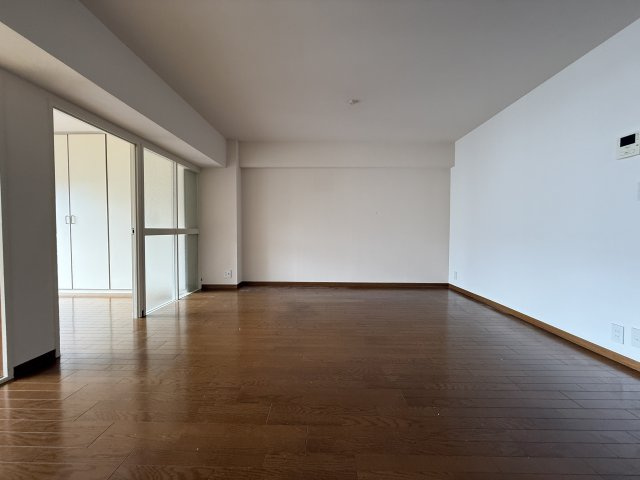 千里泉ヶ丘スカイハイツの居間・リビング