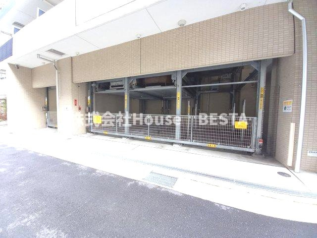 S-RESIDENCE神戸元町の駐車場