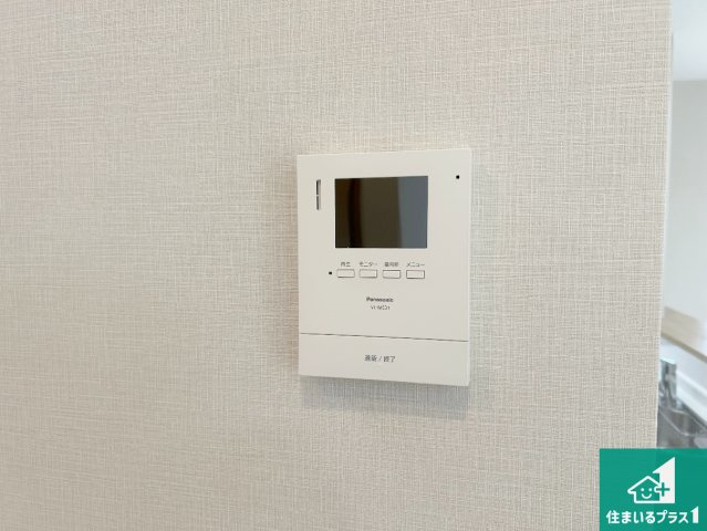西宮市名塩平成台　中古一戸建ての防犯設備|カラーモニターインターホン！声だけでなく来訪者の姿や顔がモニターで確認できるので、小さなお子様がいらっしゃるご家庭でも安心できます！