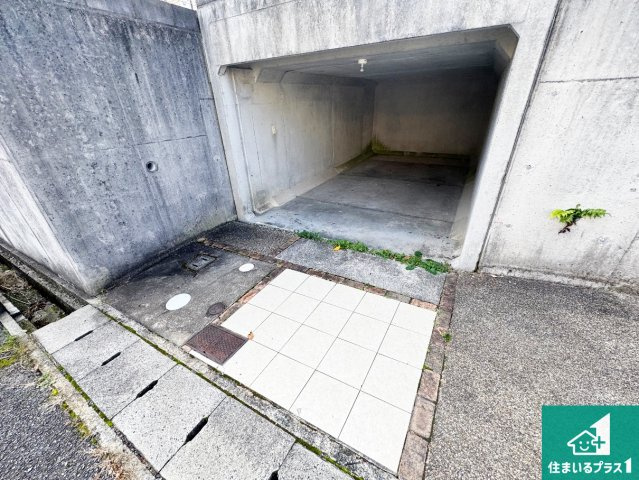 西宮市名塩平成台　中古一戸建ての駐車場|駐車スペース有ります！
