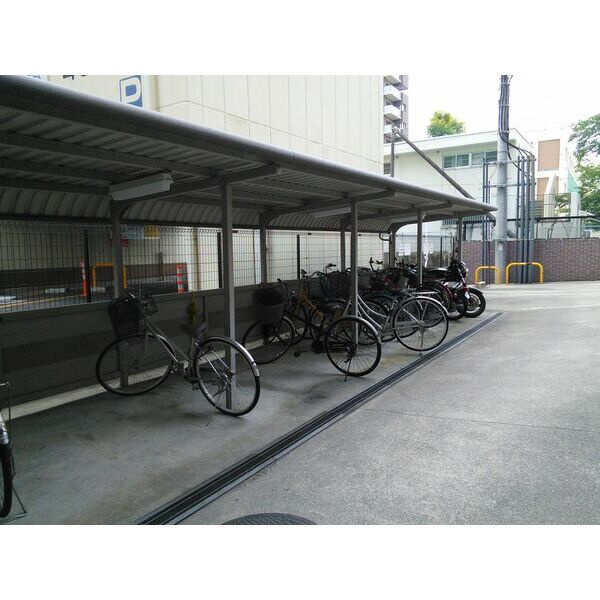 サンパティーク東片端　名古屋市賃貸　仲介手数料無料の駐車場