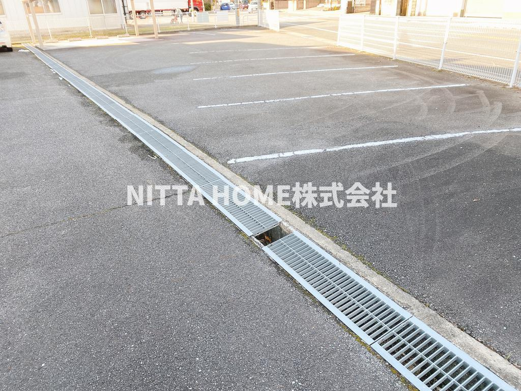 石生ハイツの駐車場|駐車場1台無料♪