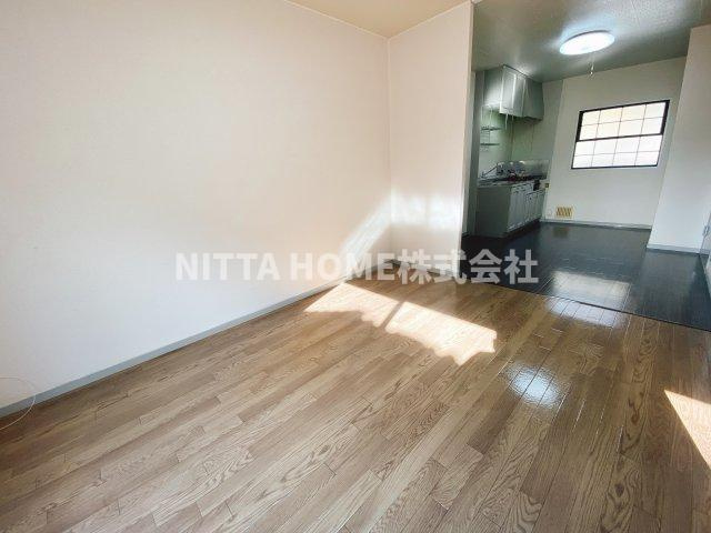 石生ハイツの居間・リビング|リビングは11帖です♪