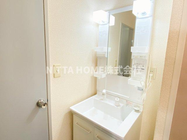 石生ハイツの洗面所|独立洗面化粧台もありますよ☆彡