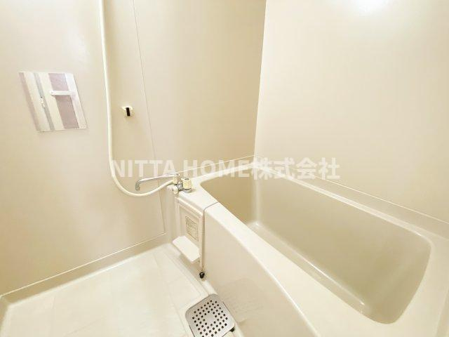 石生ハイツの浴室|清潔感のあるバスルームです♪