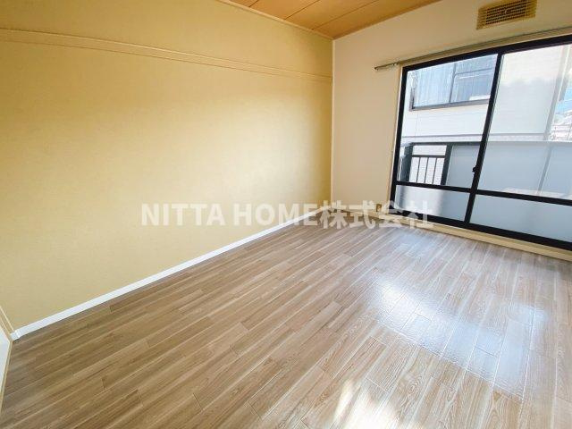 石生ハイツの内装|こちらの洋室は6帖です☆彡