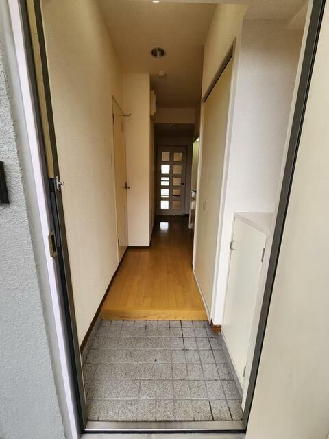 シャインドミールの玄関