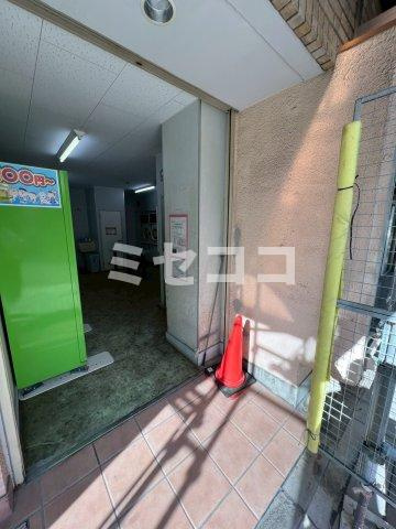 西浦マンションのエントランス