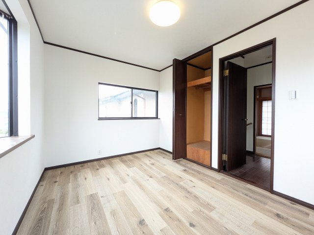 八王子市　丸山町　中古戸建ての子供部屋|～2階北側の洋室　3面採光のお部屋です～