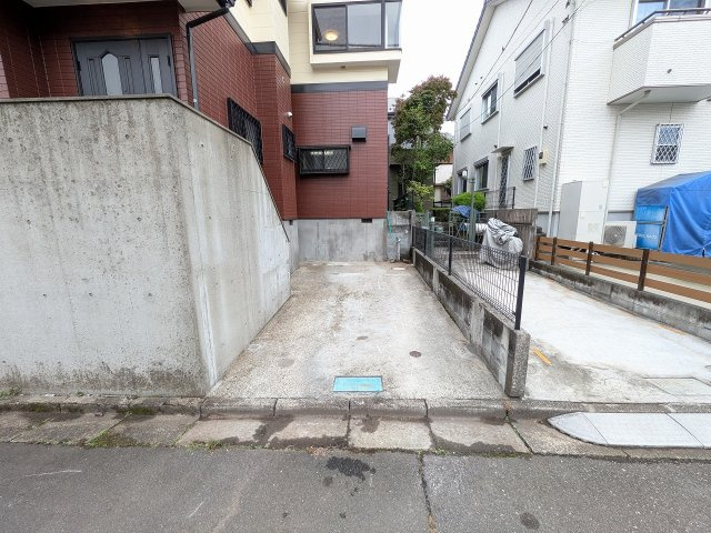 八王子市　丸山町　中古戸建ての駐車場|～カースペースは1台分～