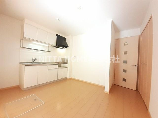 フリーデン　ハウスの居間・リビング|全室フローリングの室内です(^^♪