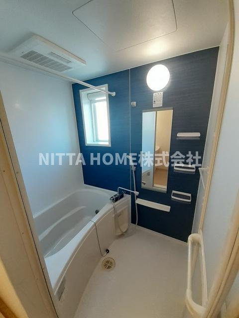 フリーデン　ハウスの浴室|小窓が付いており換気もバッチリ◎