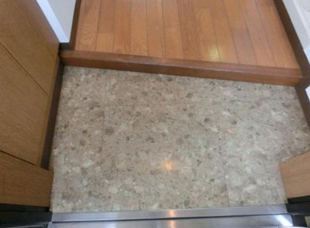 フェニックス新宿７丁目の玄関