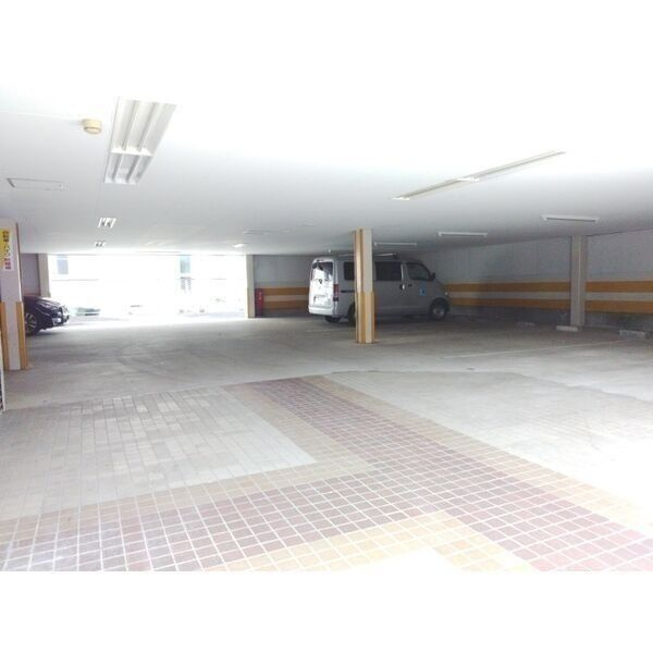 吉田貸店舗の駐車場