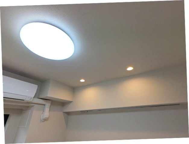 URBAN PARK浅草Ⅱの設備|リビング隣の5.7帖洋室
リビングと各洋室にエアコンと照明・ダウンライト付
インターネット無料