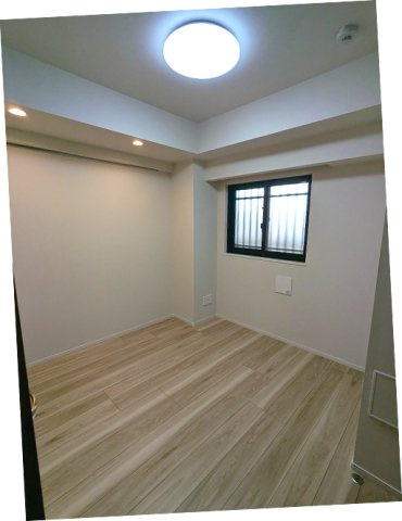 URBAN PARK浅草Ⅱの設備|リビングと独立した4.7帖洋室
リビングと各洋室にエアコンと照明・ダウンライト付
インターネット無料