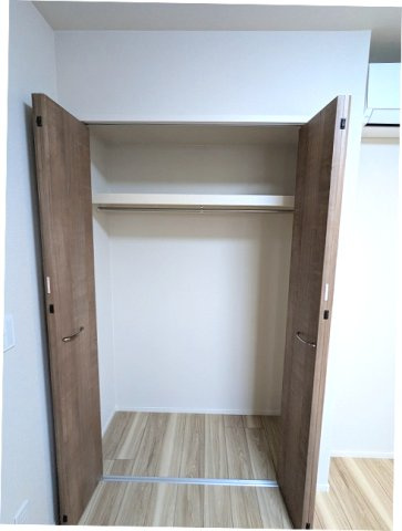 URBAN PARK浅草Ⅱの設備|リビングと独立した4.7帖洋室のクローゼットです