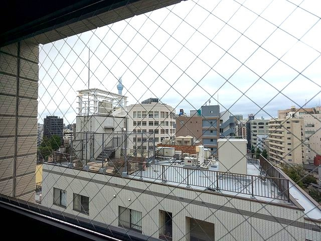 URBAN PARK浅草Ⅱの設備|10Fリビングの出窓からスカイツリー隅田川花火見えます