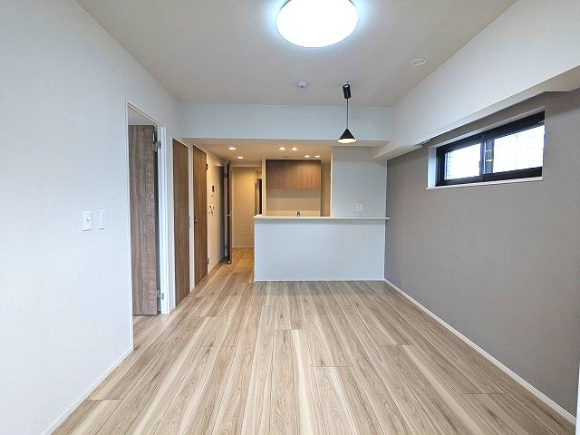 URBAN PARK浅草Ⅱの内装|カウンターキッチン
リビングと各洋室にエアコンと照明・ダウンライト付
インターネット無料
リビングに床暖房
バルコニーとリビングの出窓と玄関前の共用廊下からスカイツリー隅田川花火見えます