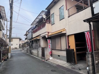 交野市私部４丁目土地の前面道路含む現地写真