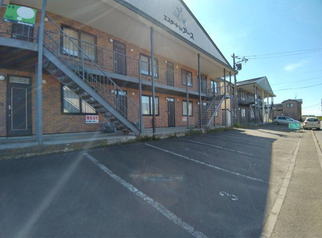 エステートinアースの駐車場