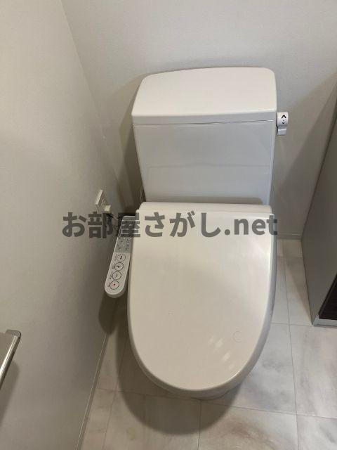 タスキＳｍａｒｔ千石Ⅲ【築浅デザイナーズ／即入居可】 のトイレ