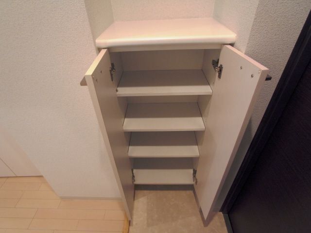 CITYSPIRE神戸元町（旧コスモコート元町）の玄関