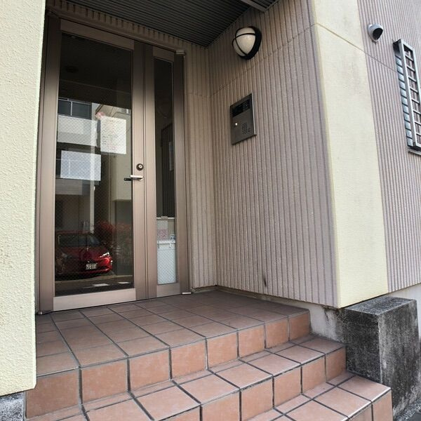 メゾンハナブサ　名古屋市賃貸　仲介手数料無料のエントランス