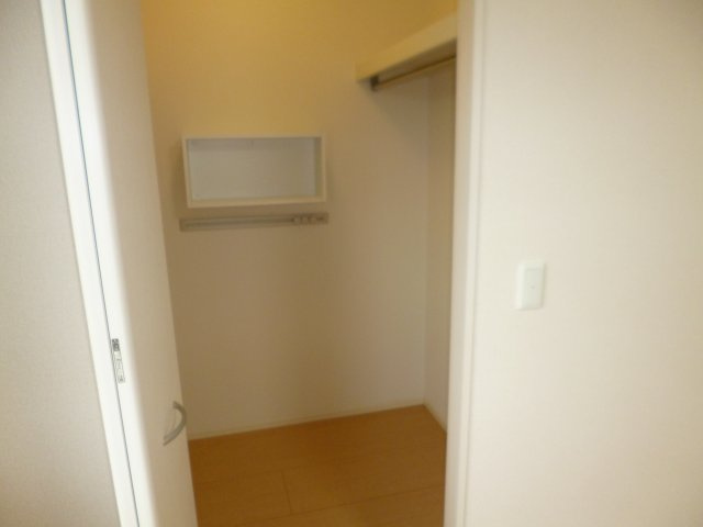 オークス金子Ｄの収納|ウォークインクローゼット