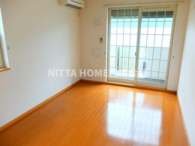 ベェル　ヴェルの内装|日差しが差し込む明るいリビング(^^♪