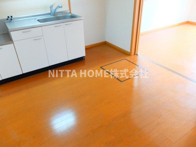 ベェル　ヴェルの居間・リビング|床下収納が付いています！