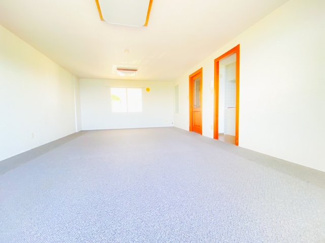 【居間・リビング】 | ルシオン小樽 | やわらかな光と潮風が心地よく流れ込むリビングです。