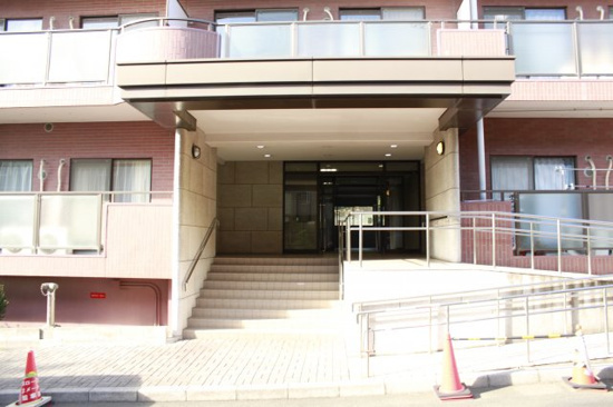 モーニングパーク朝霞のエントランス