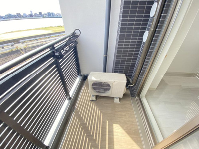 【バルコニー】 | ファステートOSAKAシティゲート | 暖かな日差しのふりそそぐバルコニー