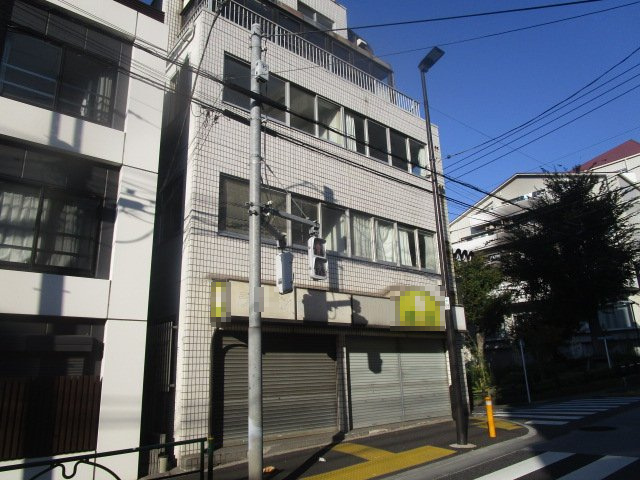 新宿区北新宿３丁目のビル
